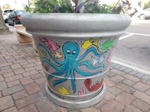 juice n java cafe cocoa beach florida - painted pots on the walkway