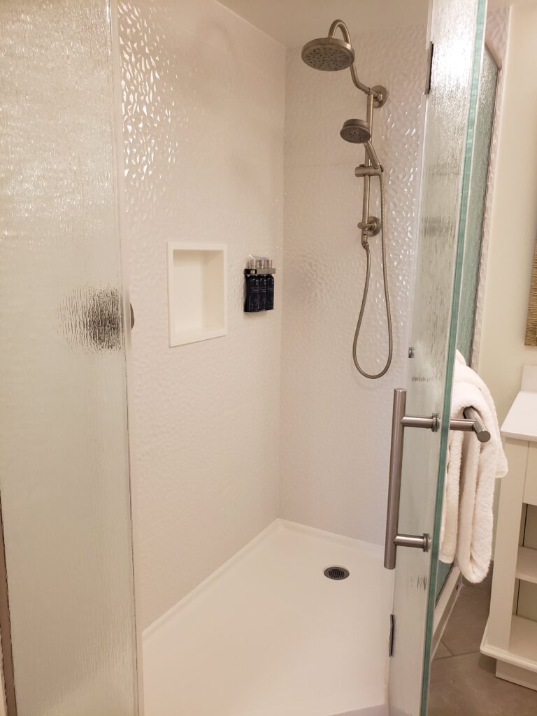 saratoga springs 2 bedroom - master shower