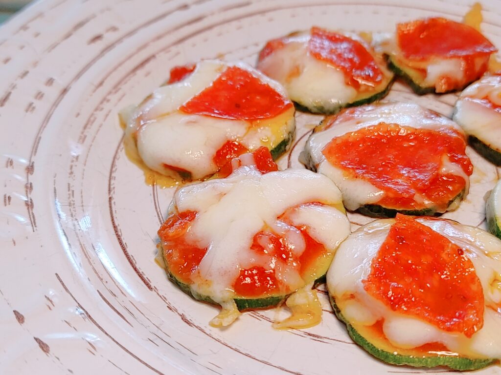 zucchini pizza bites - malarkey