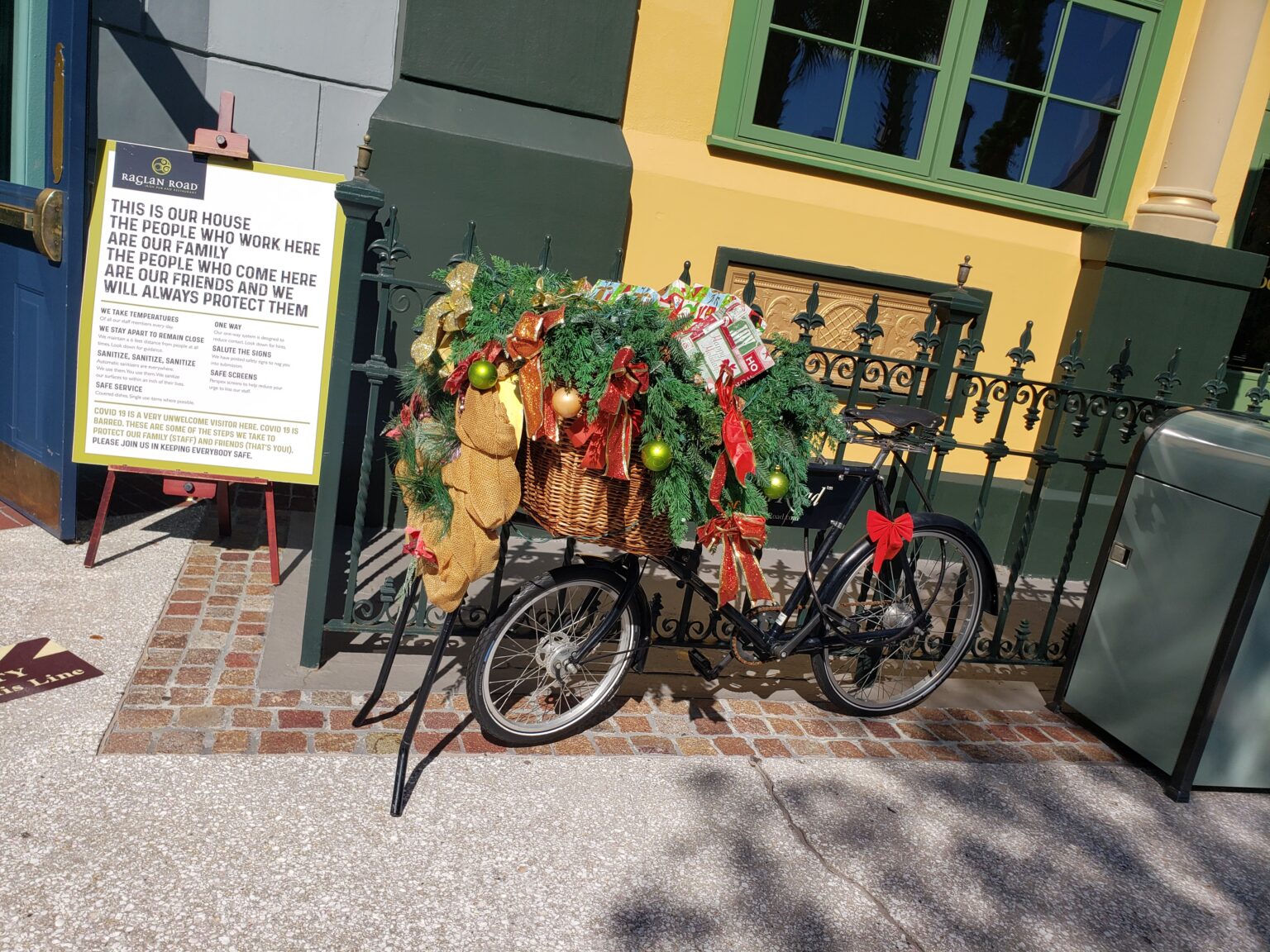 Disney Springs 2020 Christmas ⋆ malarkey