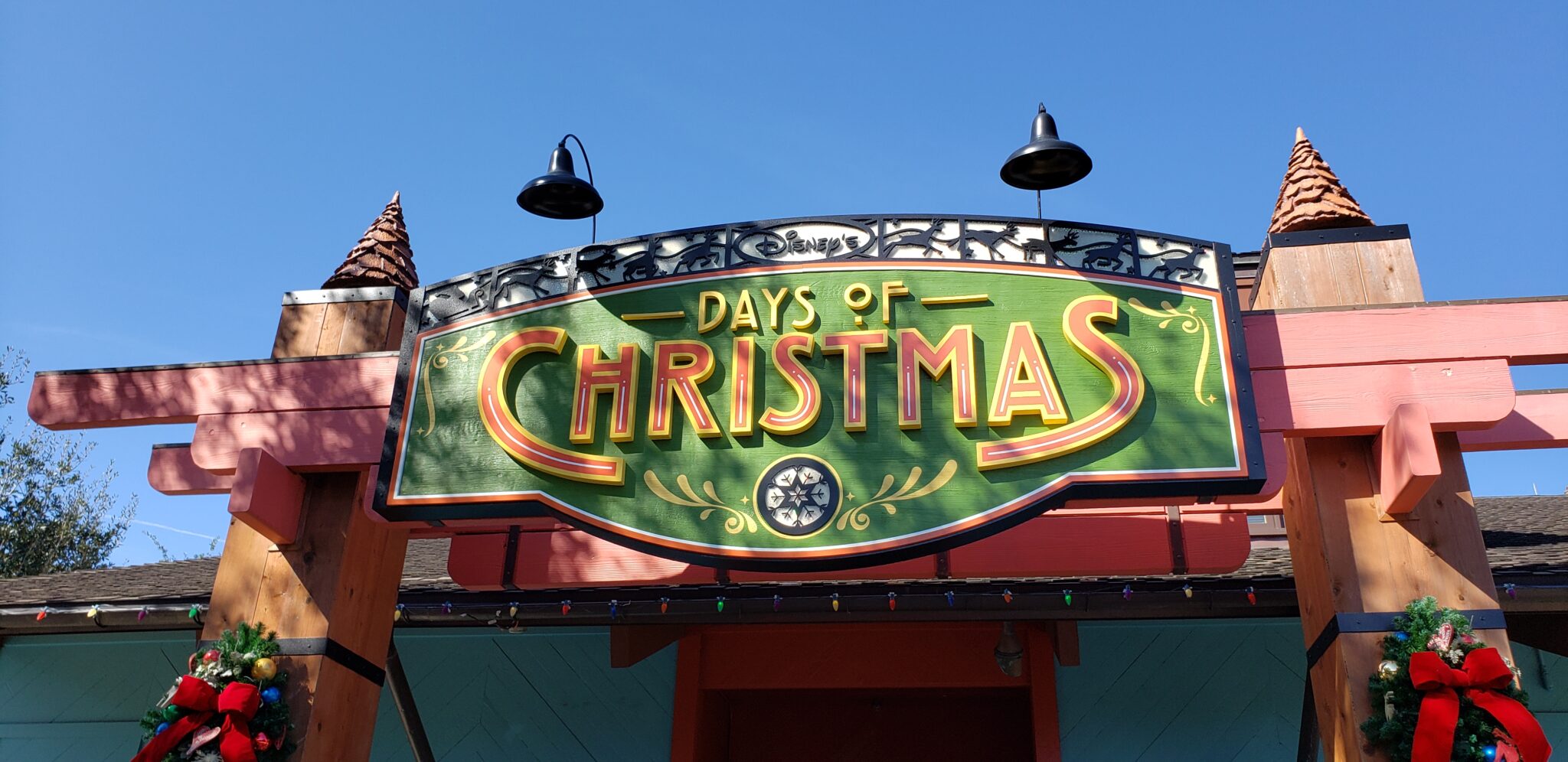 Disney Springs 2020 Christmas ⋆ malarkey
