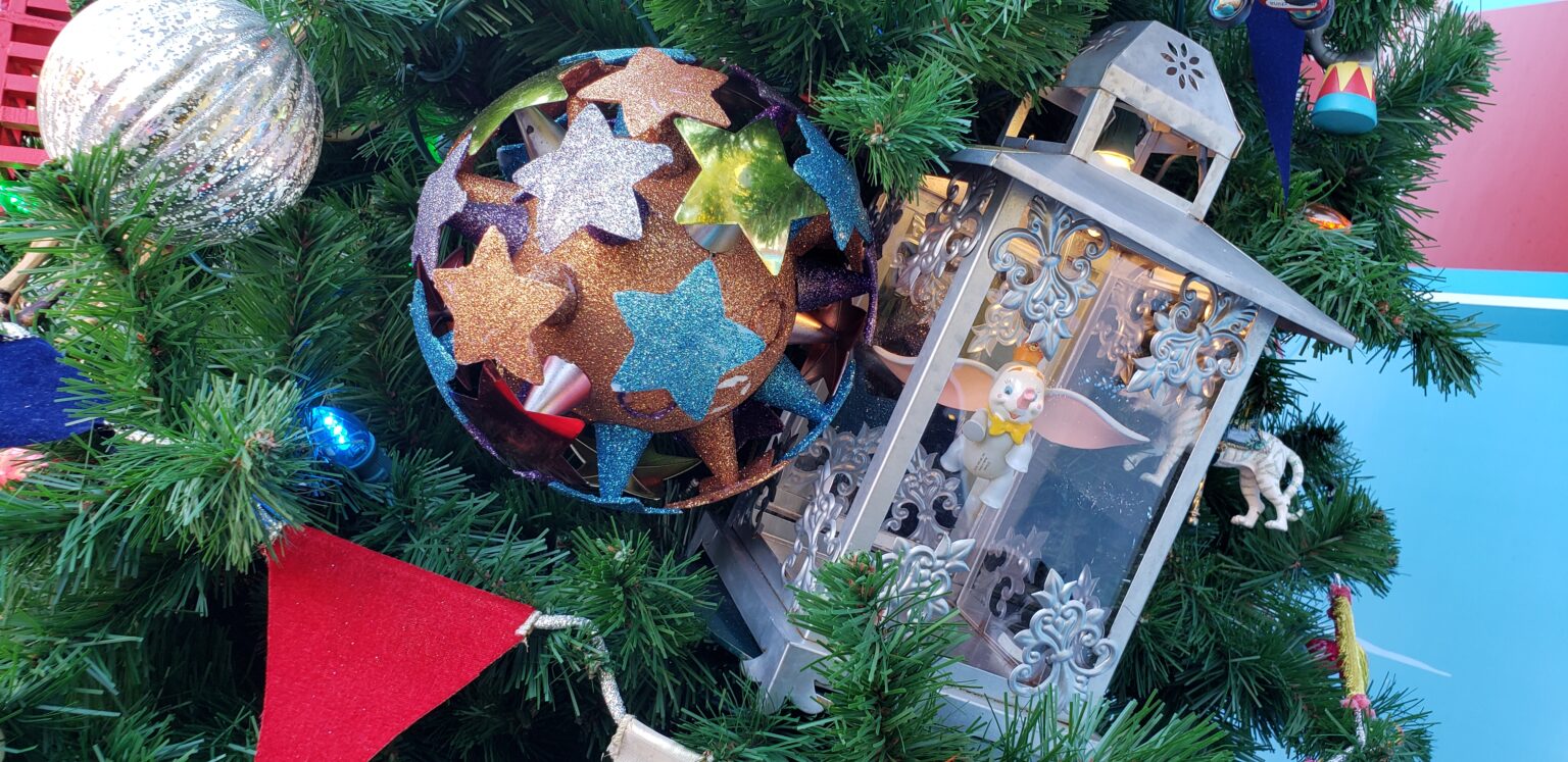 Disney Springs 2020 Christmas ⋆ malarkey