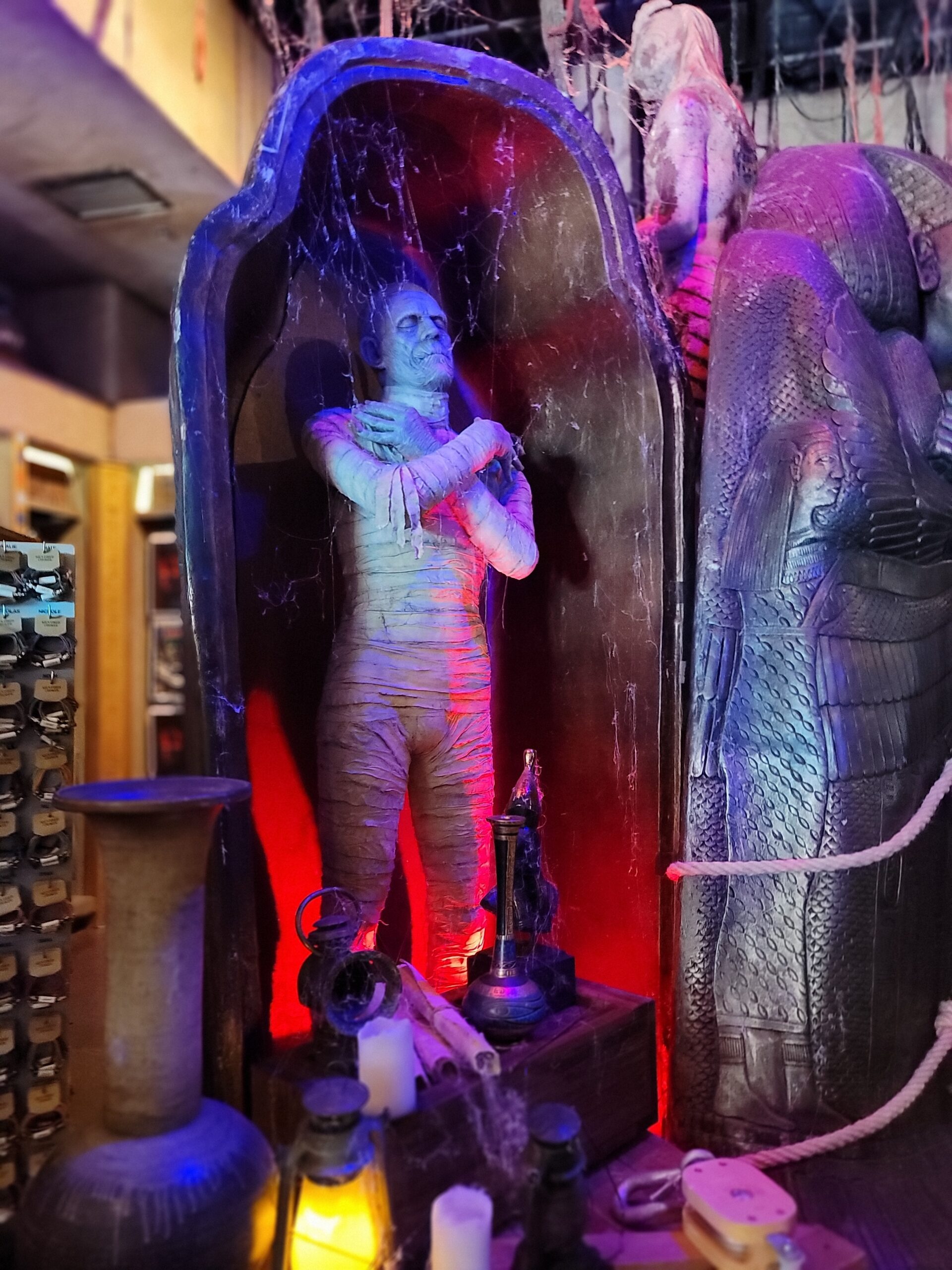 universal studios - the mummy store