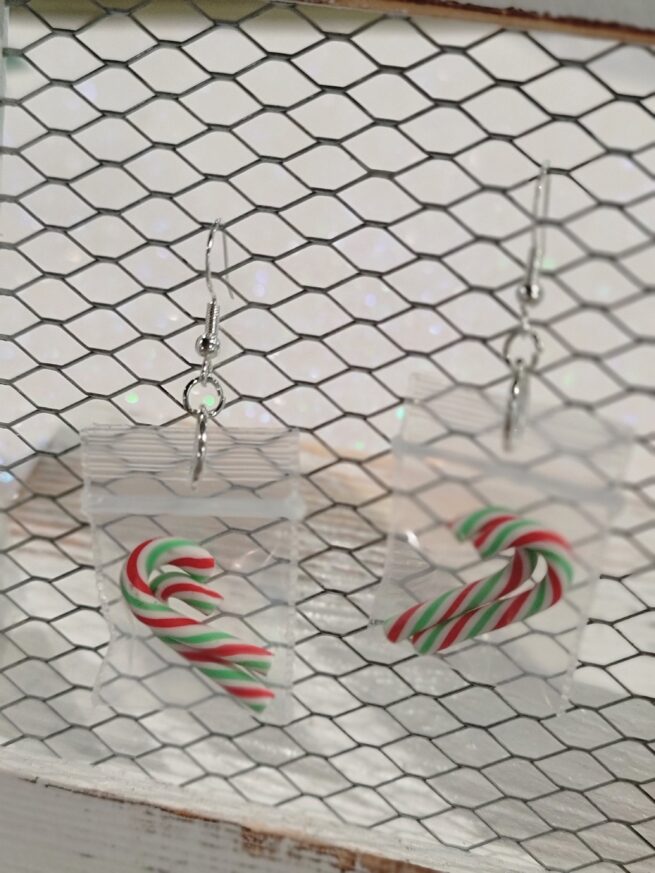 red green and white candy canes