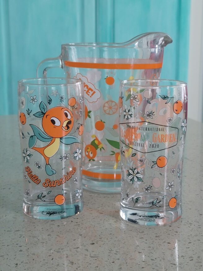 orange bird pitcher and 2 glasses - used - thrift